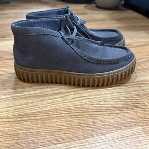 Clarks Men's Gray wallabee Boots with Brown Sole